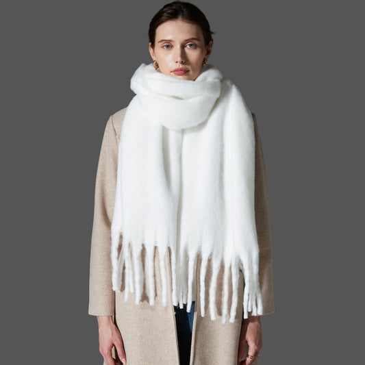 Europe, America, autumn and winter circle yarn, beard, braid, fringed white scarf, shawl in stock.