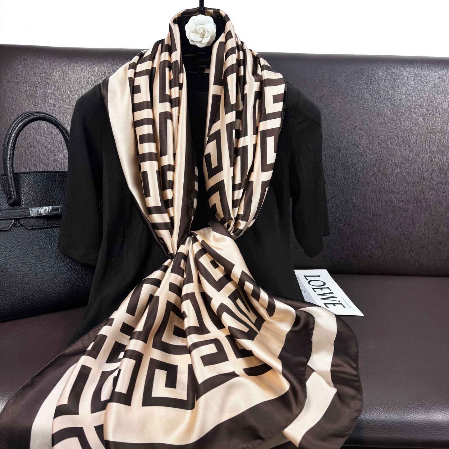 Simple and versatile geometric back-shaped brocade long printed silk scarf, spring and summer women's travel vacation sunscreen shawl