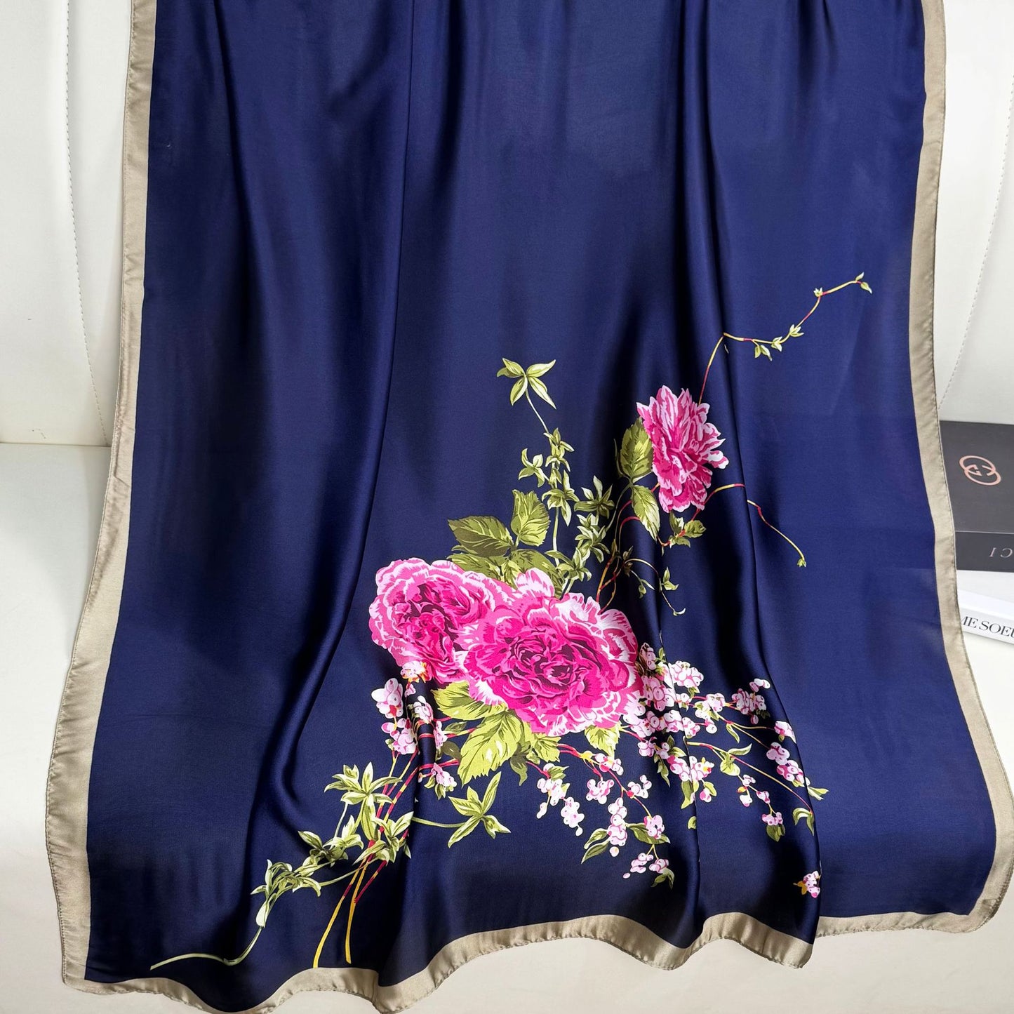 Simple and elegant temperament women's travel and vacation sunscreen silk scarf, simulated silky brocade long shawl scarf