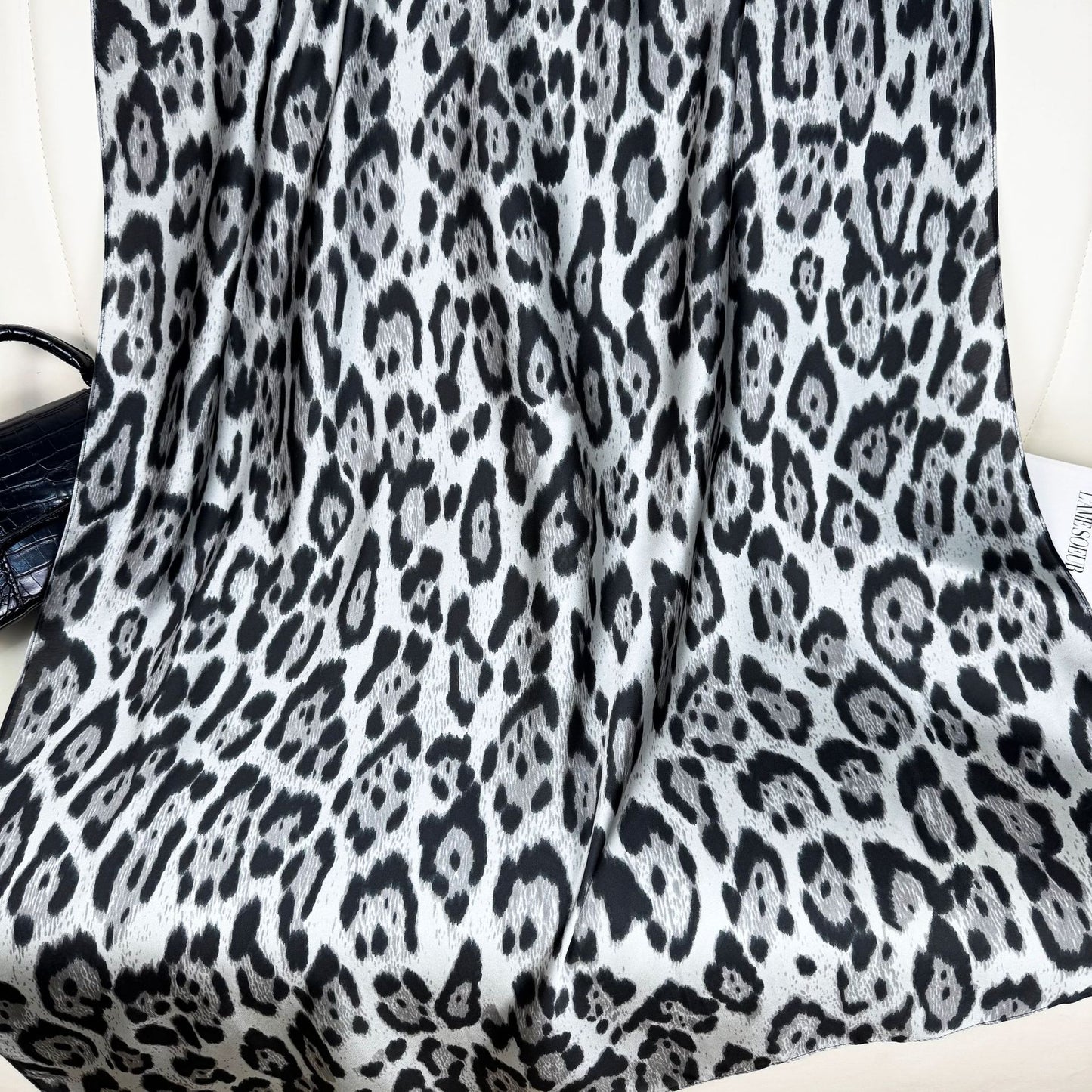 European and American fashion black and white leopard print texture printing long silk scarf, Korean version of versatile women's decorative outer shawl, scarf