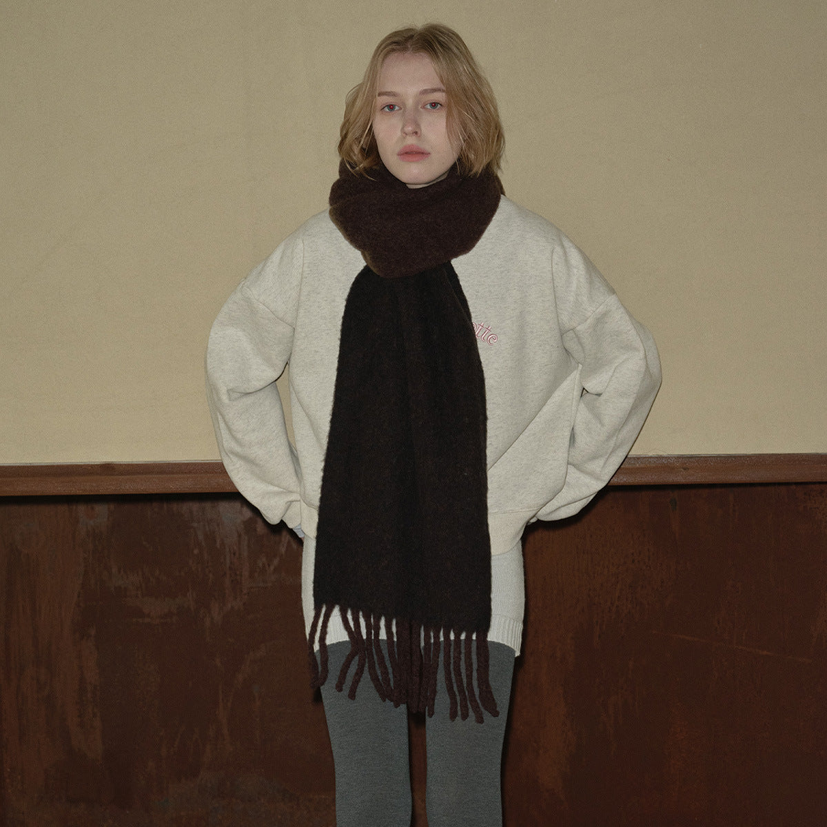 U designer style contains 35% wool scarf women's color matching in winter to increase the soft atmosphere neutral scarf flat replacement