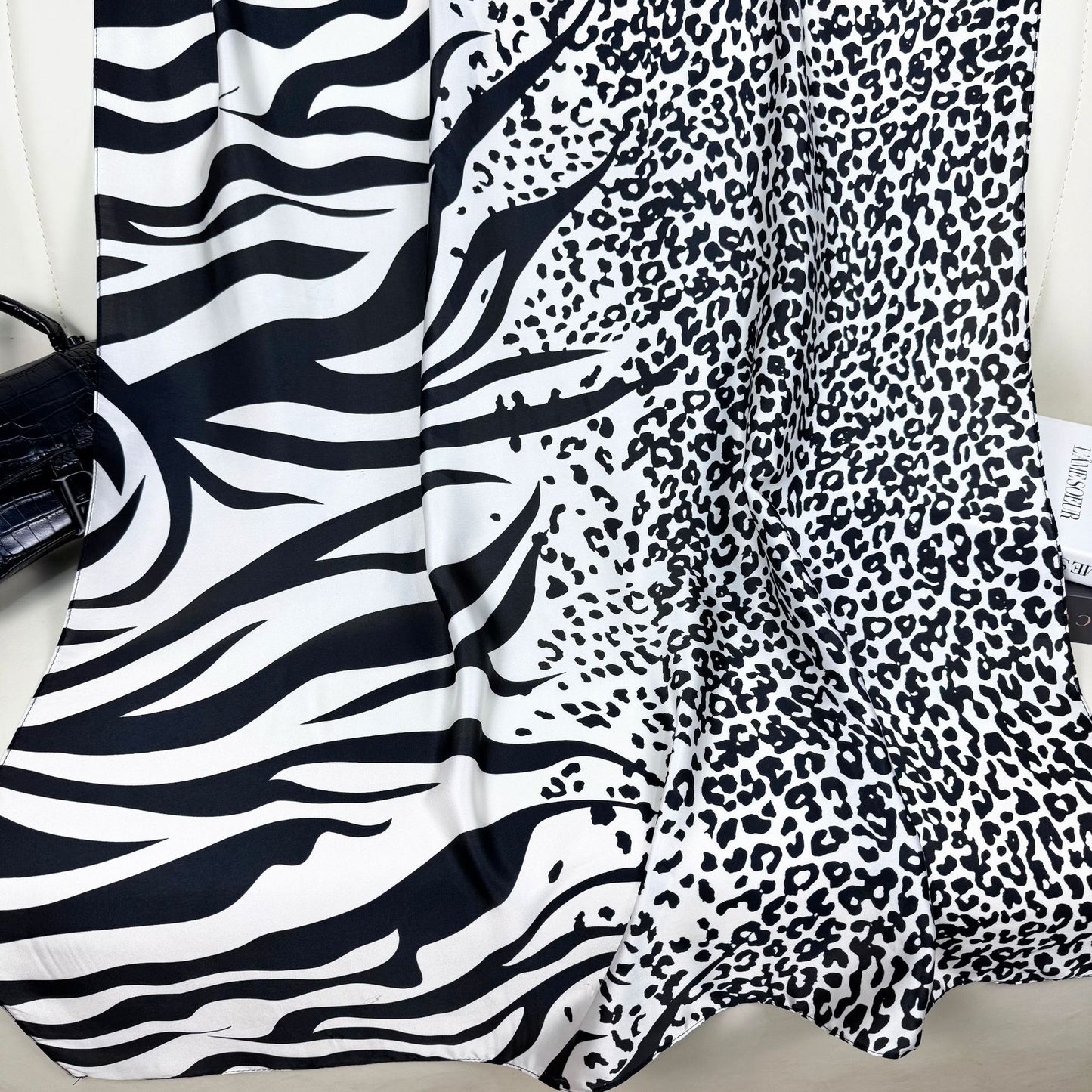 European and American fashion black and white leopard print texture printing long silk scarf, Korean version of versatile women's decorative outer shawl, scarf