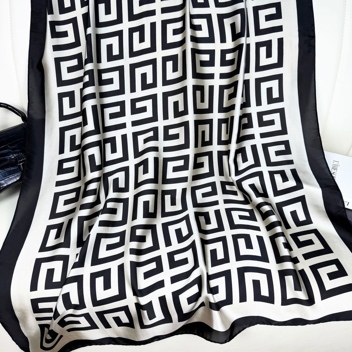 Spring and summer Korean version of simple and versatile back glyph geometry, beautiful brocade long silk scarf, elegant temperament with sunscreen shawl