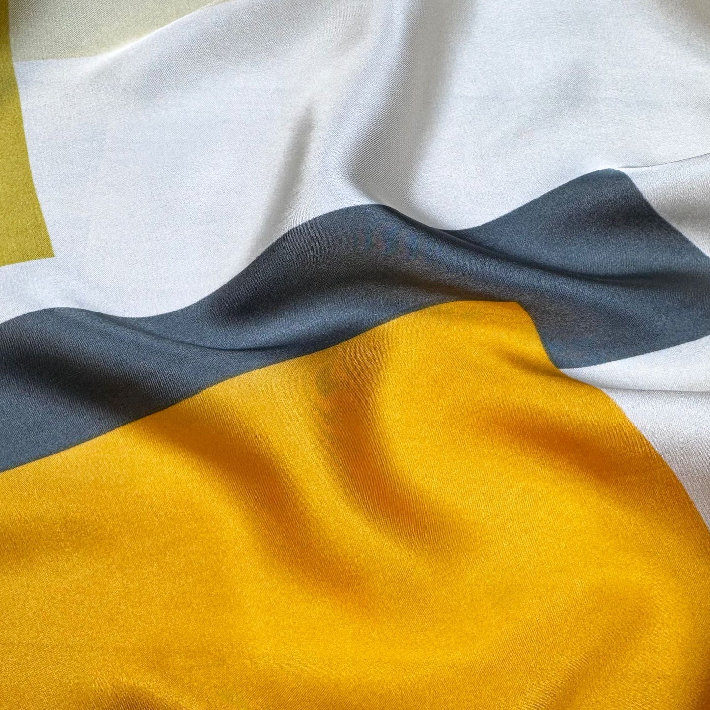 Spring new products, minimalist and elegant geometric contrasting colors, long brocade silk scarves, women's travel and vacation shawls