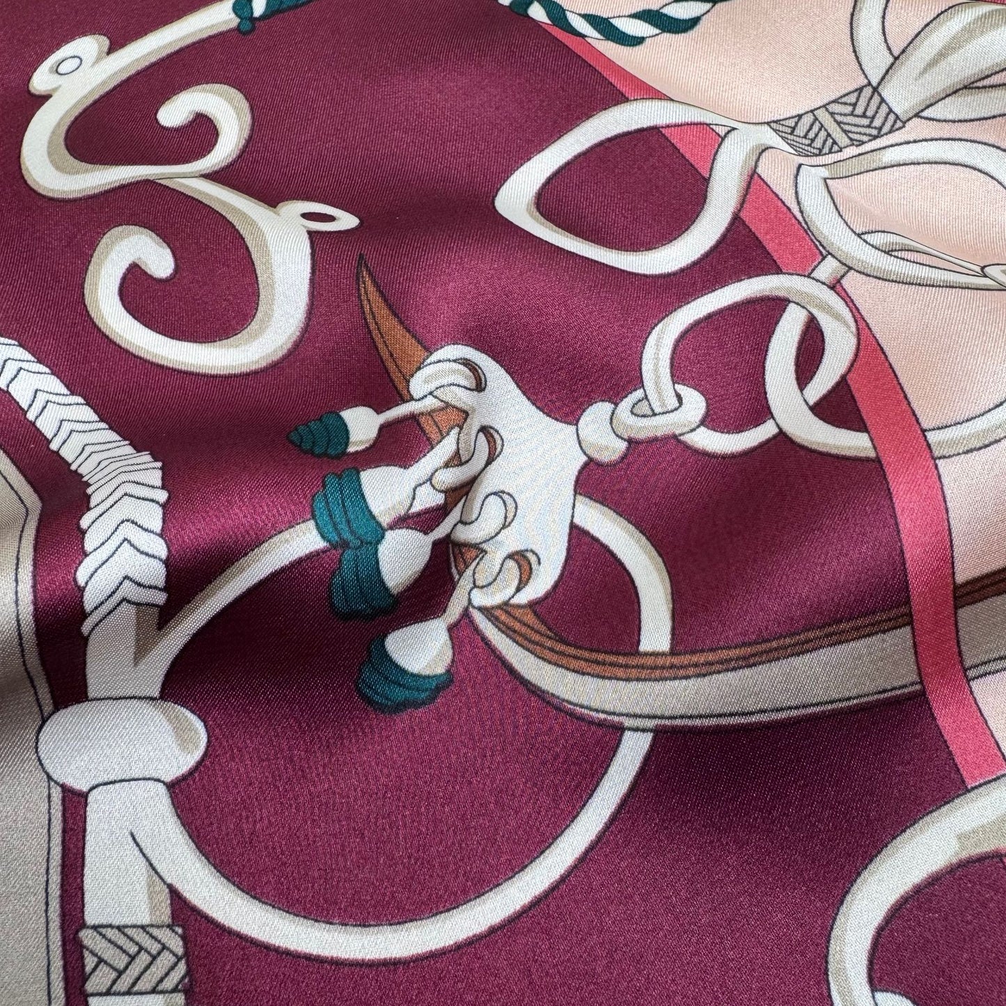 European and American fashion belt chain printed beautiful brocade long silk scarf, Korean version geometric color matching temperament women's vacation shawl