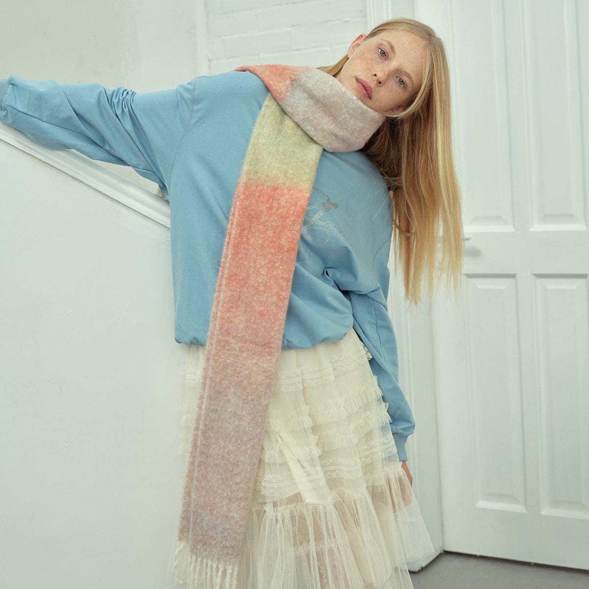 Wool blend gradual change marshmallow fringed scarf women's autumn and winter atmosphere with soft wool scarf