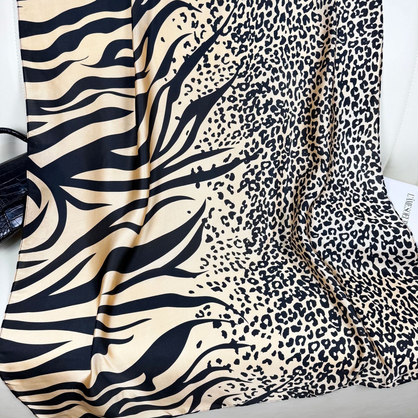 European and American fashion black and white leopard print texture printing long silk scarf, Korean version of versatile women's decorative outer shawl, scarf
