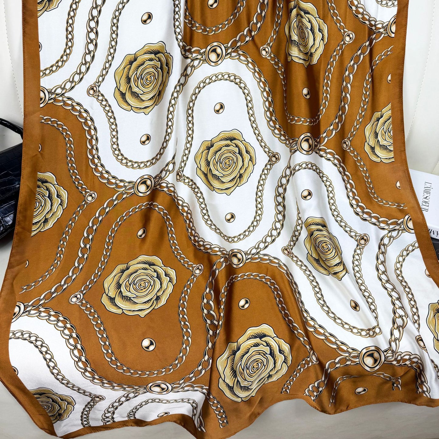 Korean version of the new chain printing temperament versatile fashion scarf, temperament women's high-end sense outer shawl silk scarf