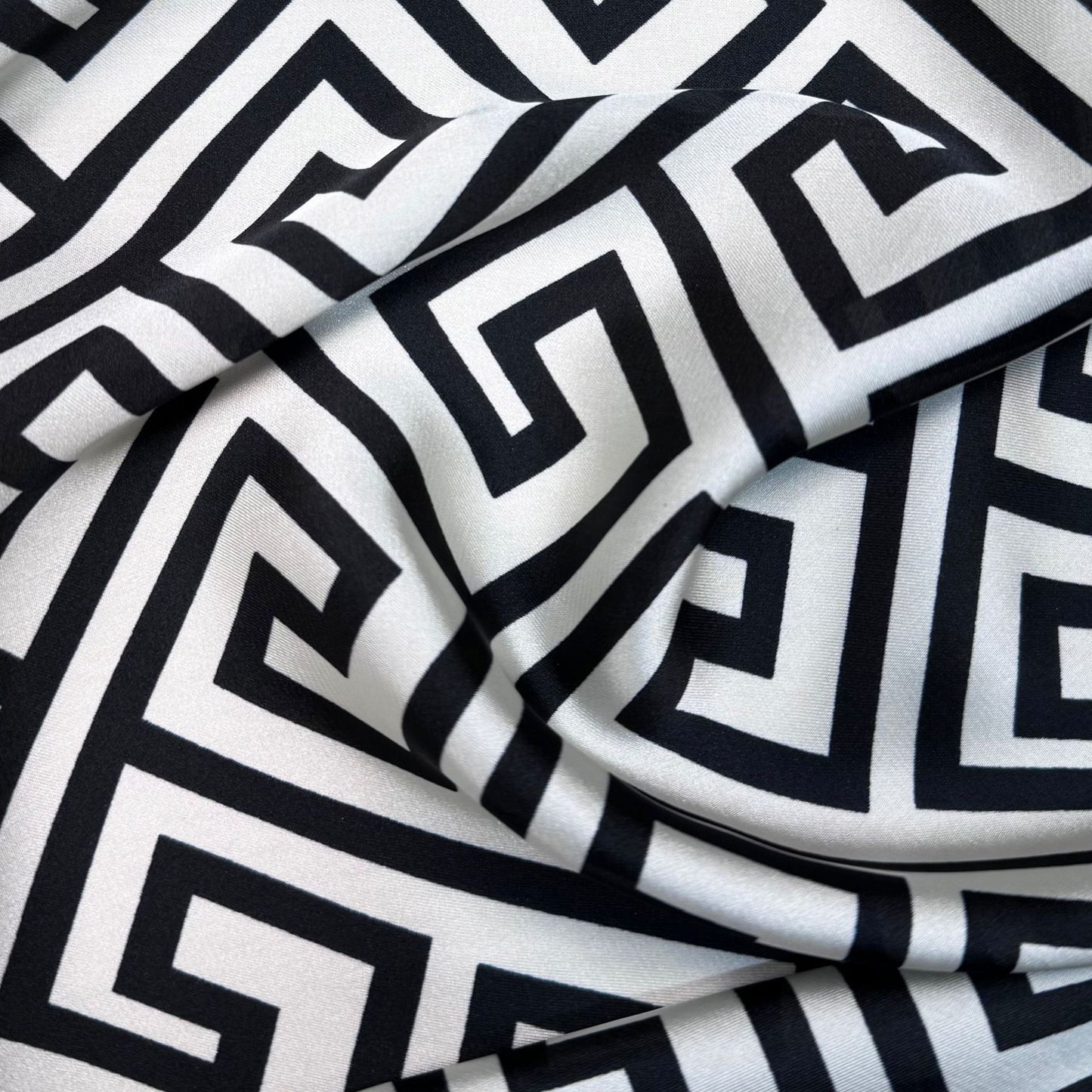 Spring and summer Korean version of simple and versatile back glyph geometry, beautiful brocade long silk scarf, elegant temperament with sunscreen shawl