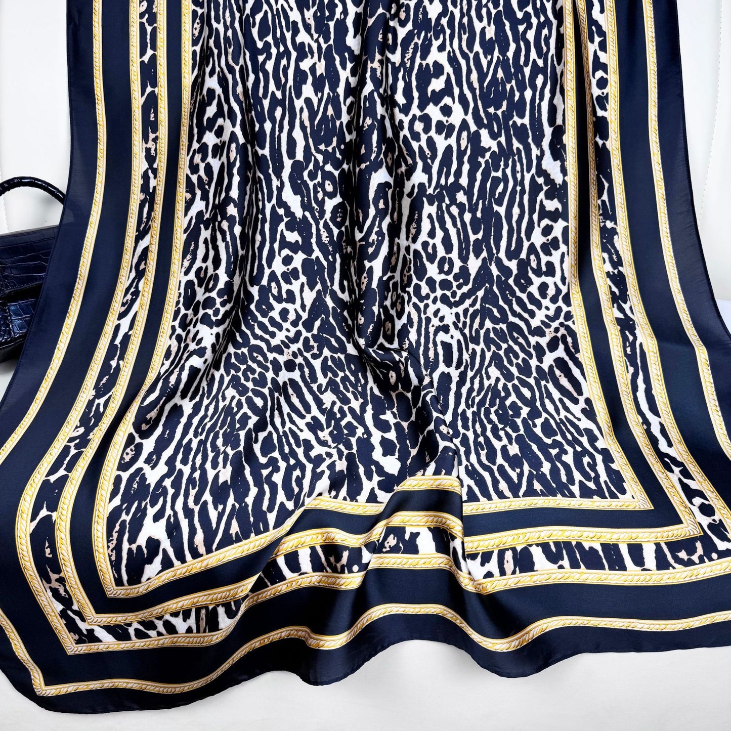 European and American fashion black and white leopard print texture printing long silk scarf, Korean version of versatile women's decorative outer shawl, scarf