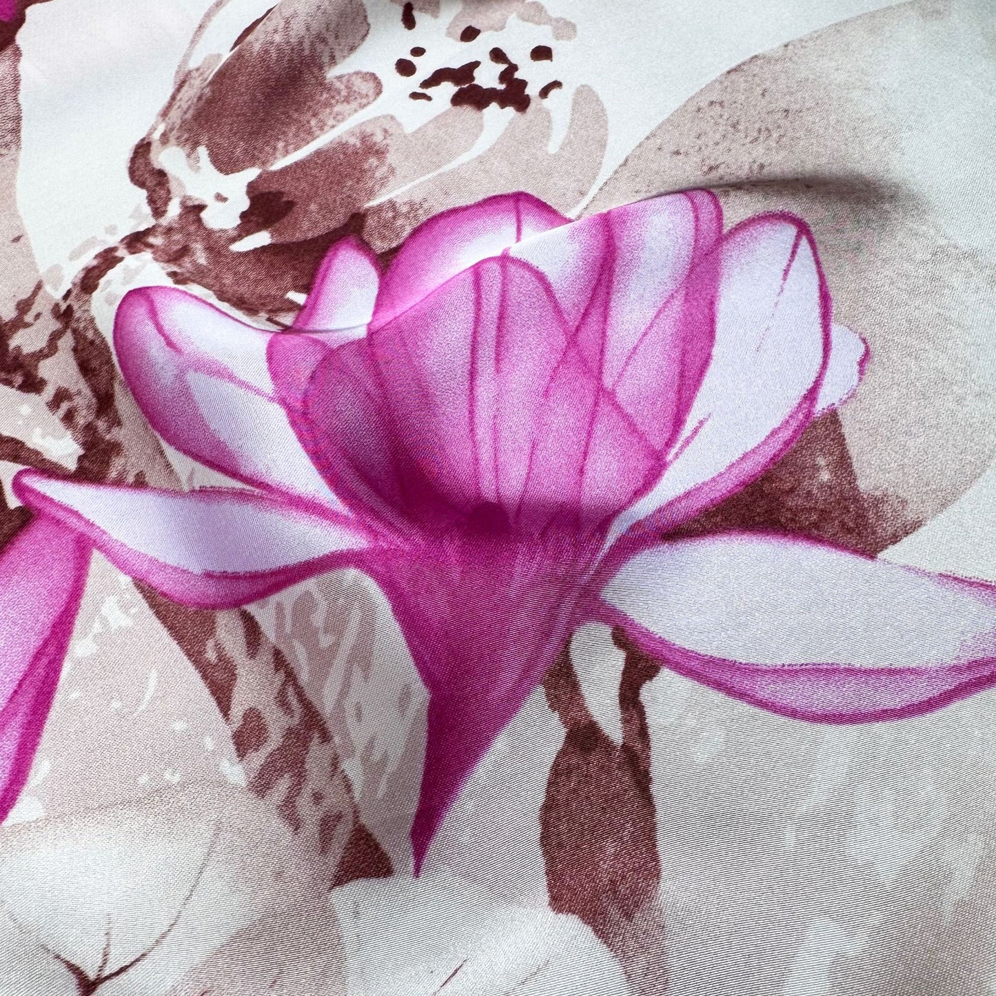 Simple and elegant literary ink painting, flower and flower printing, beautiful brocade, long silk scarf, fashionable and versatile, and a holiday shawl.