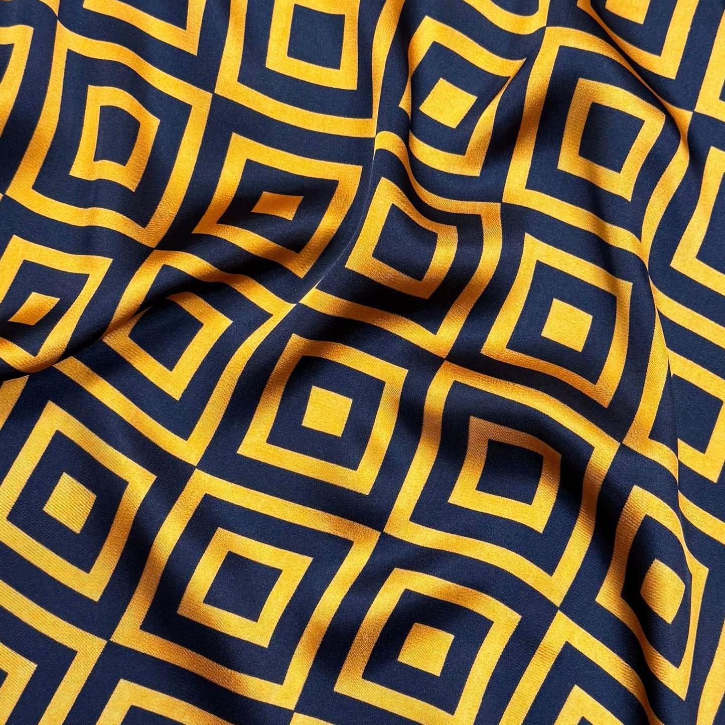 Spring new fashion versatile geometric return-shaped outer silk scarf, imitation silk women's travel and vacation sunscreen shawl