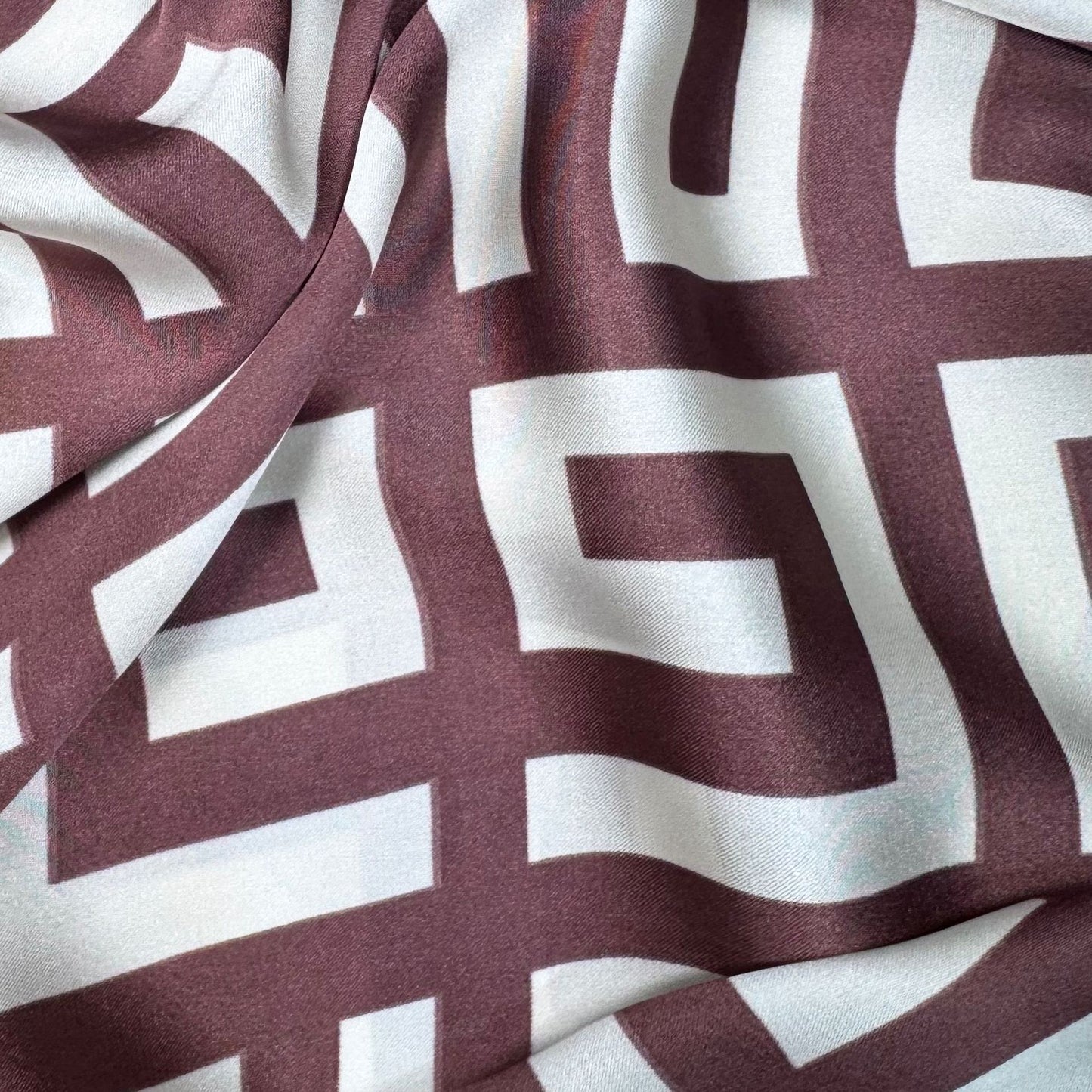 Simple and versatile geometric back-shaped brocade long printed silk scarf, spring and summer women's travel vacation sunscreen shawl