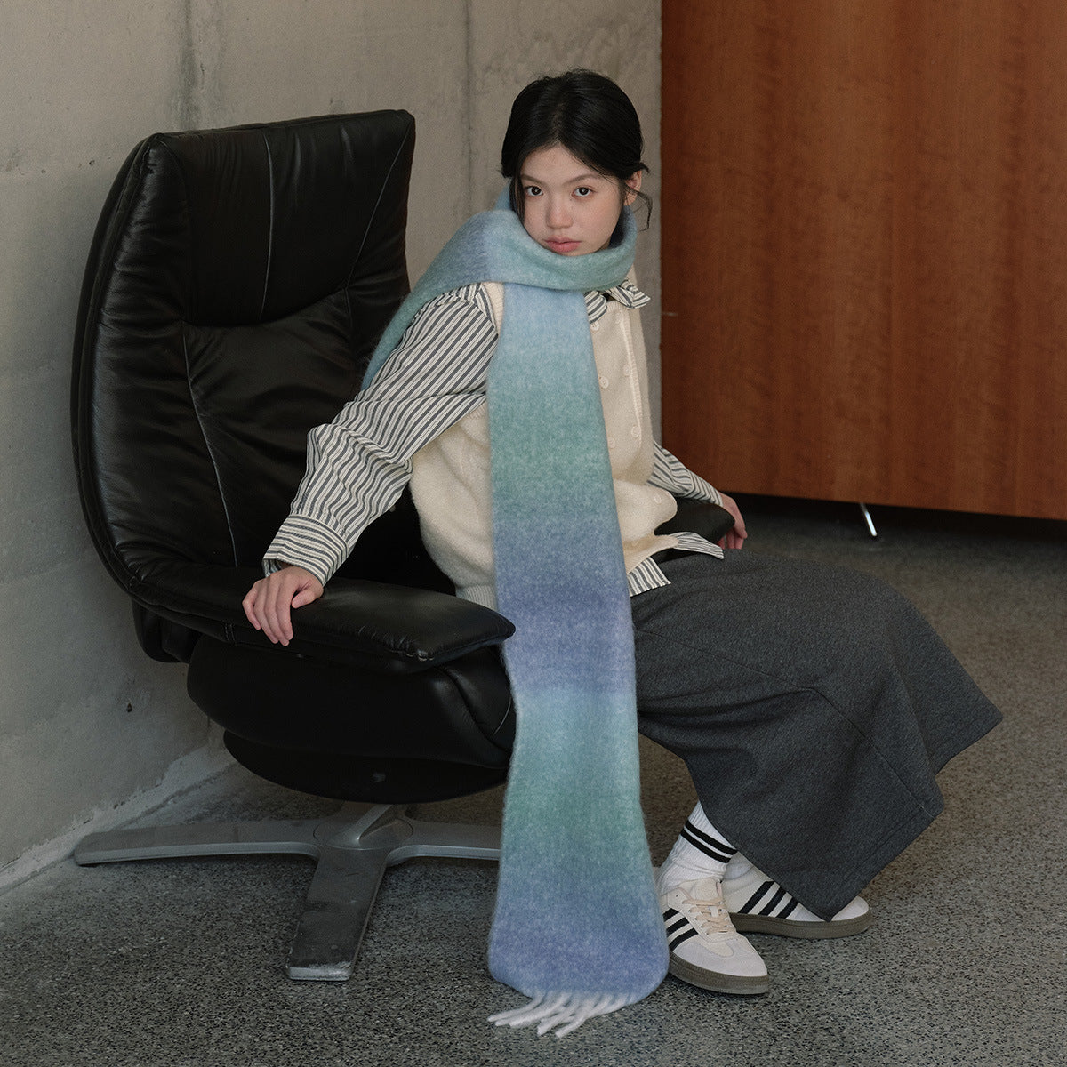 Wool blend gradual change marshmallow fringed scarf women's autumn and winter atmosphere with soft wool scarf