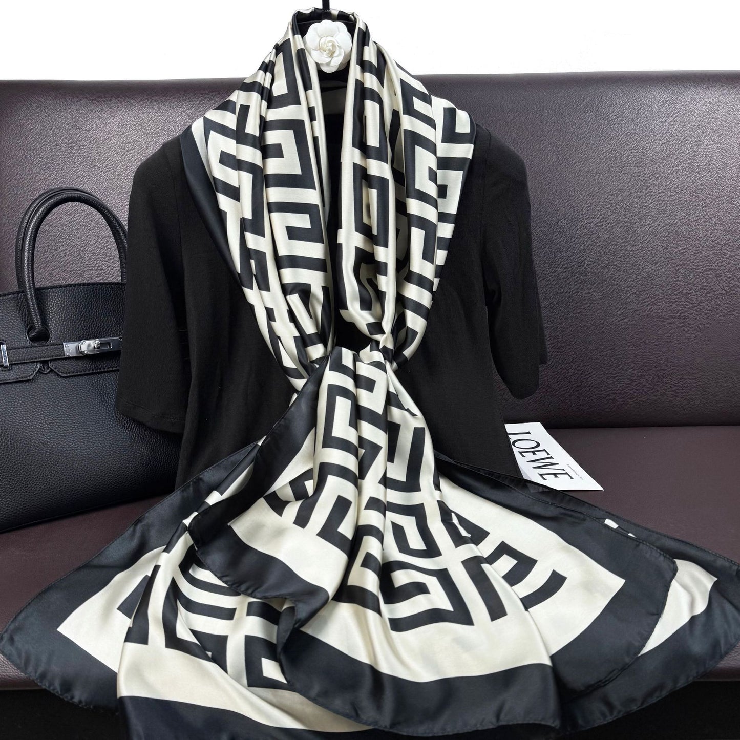 Simple and versatile geometric back-shaped brocade long printed silk scarf, spring and summer women's travel vacation sunscreen shawl