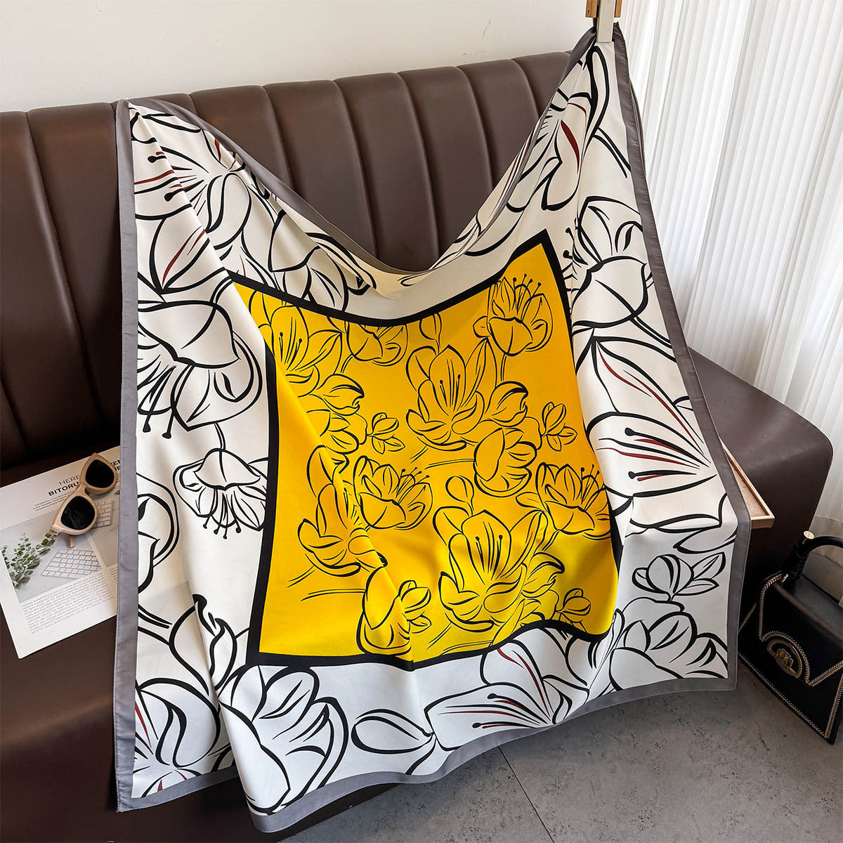 Age-reducing printed scarf, scarf, large square scarf, outer shawl, sunscreen, fashion scarf, professional multi-functional neck protection