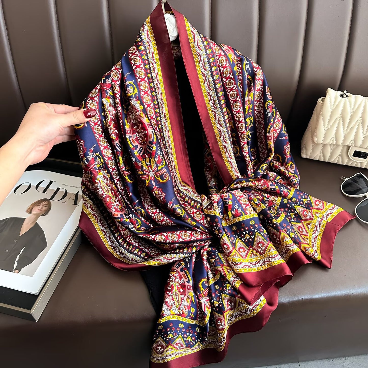 Korean version of fashion versatile Guochao ethnic style totem printing long silk scarf, simple and elegant temperament women's air-conditioned room shawl