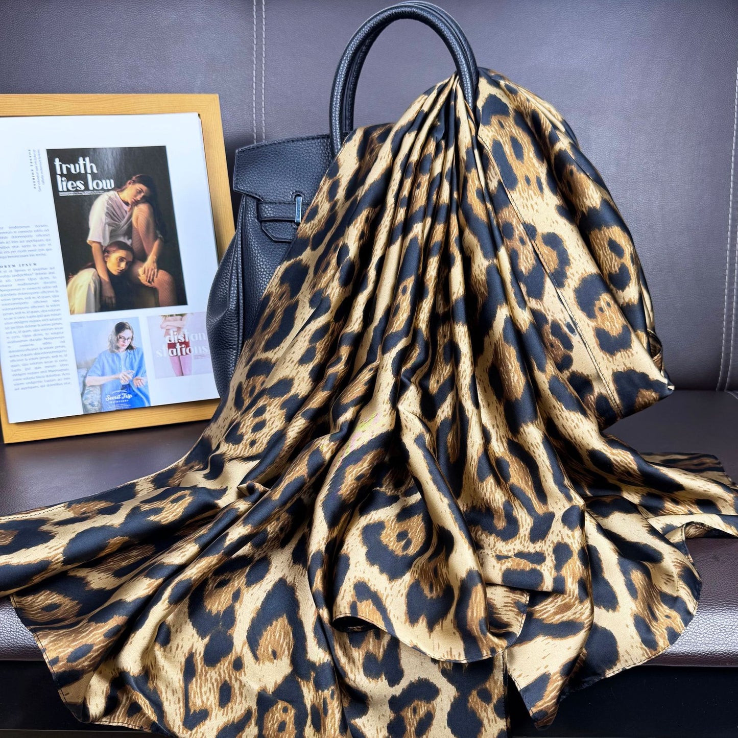 Hot-selling new leopard print brocade long towel, European and American fashion popular versatile sunscreen shawl, headscarf