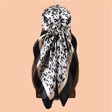 Leopard Print Printed Scarf Shawl – 90 × 90 cm detail