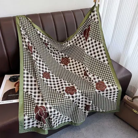 Plaid Scarf Shawl – 90 × 90 cm detail
