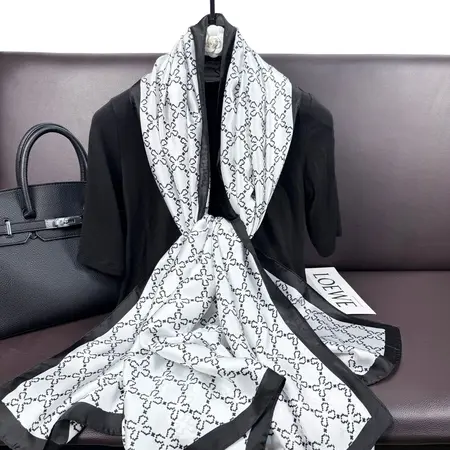 Silk Geometric Scarf Shawl – 90 × 180cm detail