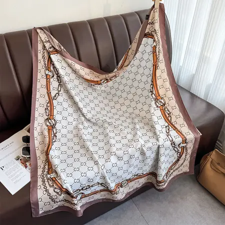 Lightweight Scarf Shawl – 90 × 90 cm detail