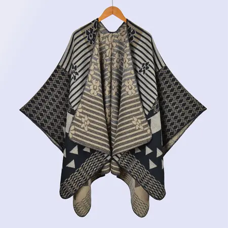 Women's Knit Poncho – 130 × 150 cm detail