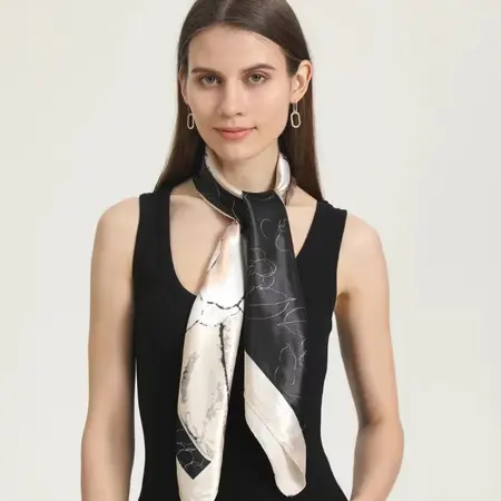 Silk Headscarf – 90 × 90 cm detail