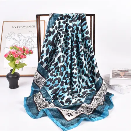 Leopard Print Printed Scarf Shawl – 90 × 90 cm detail
