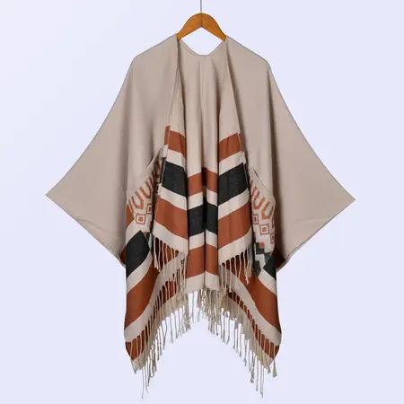 Knit Poncho – 135 × 160 cm detail