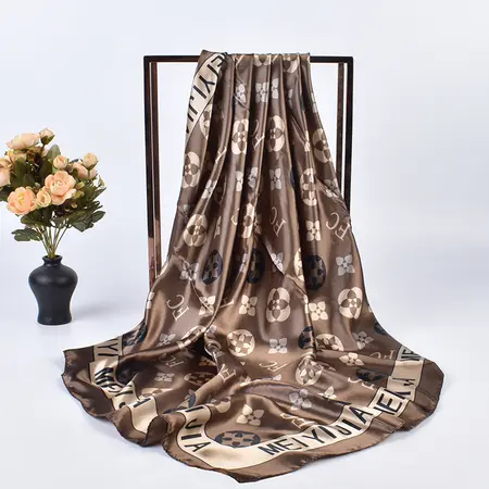 Scarf Shawl – 90 × 90 cm detail