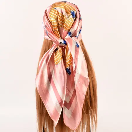 Women's Geometric Scarf Shawl – 90 × 90 cm detail