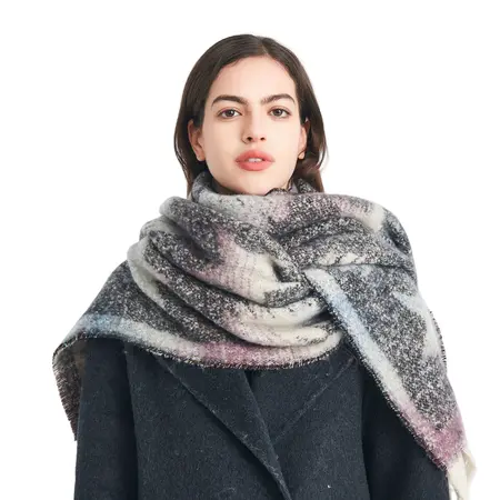 Jacquard Fringed Scarf Shawl – 185 × 40 cm + 15 cm fringe; 280 g per scarf detail