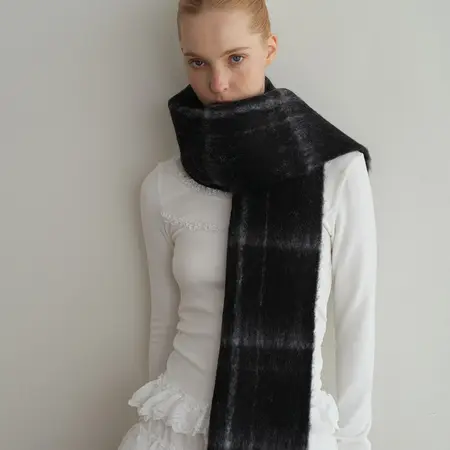 Women's 20% Wool Blend Plaid Scarf – 220 × 30 cm detail