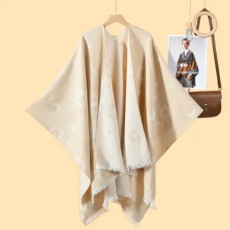 Jacquard Fringed Reversible Poncho – 130 × 150 cm detail