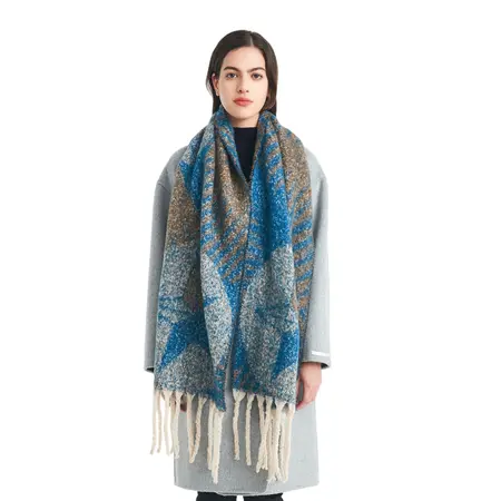 Jacquard Fringed Scarf Shawl – 185 × 40 cm + 15 cm fringe; 280 g per scarf detail