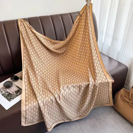 Scarf Shawl – 90 × 90 cm detail