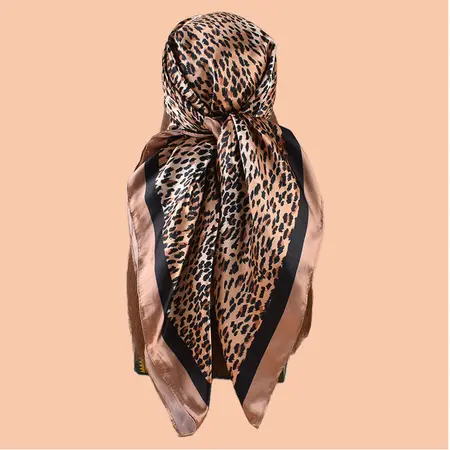 Gradient Leopard Print Printed Scarf Shawl – 90 × 90 cm detail