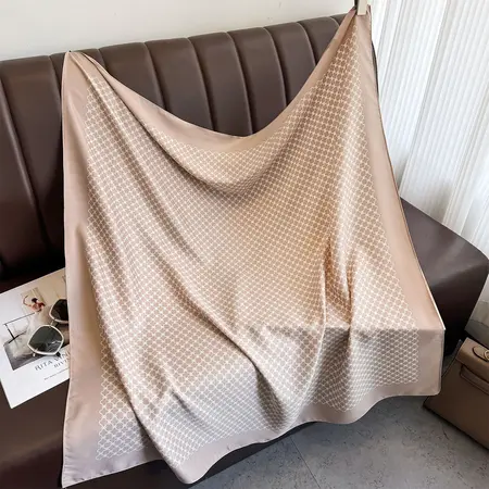 Scarf Shawl – 90 × 90 cm detail