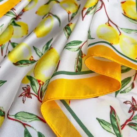 Scarf Shawl – 70 × 70 cm detail