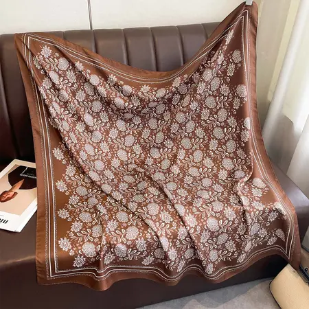 Women's Printed Vintage Scarf Shawl – 90 × 90 cm detail