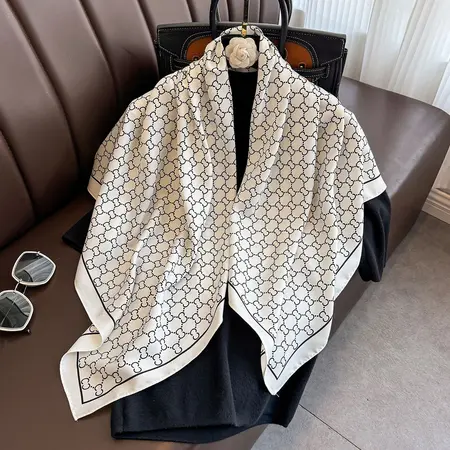Scarf Shawl – 90 × 90 cm detail