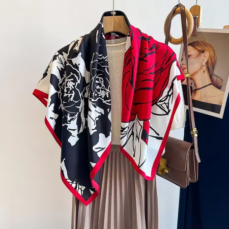 Printed Vintage Scarf Shawl – 90 × 90 cm