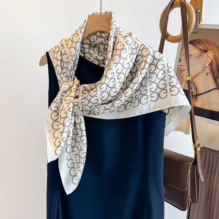 Silk Scarf Shawl – 90 × 90 cm detail