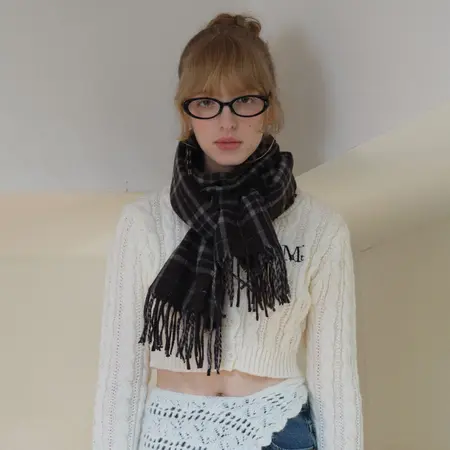 Women's Wool Blend Plaid Scarf Shawl – 190 × 42 cm detail