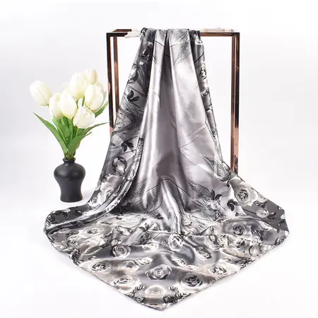 Vintage Scarf Shawl – 90 × 90 cm detail