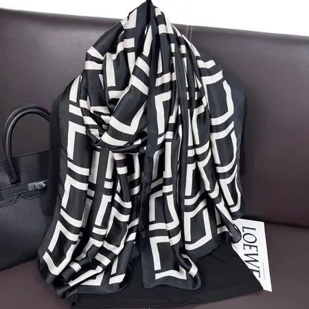 Silk Scarf Shawl – 90 × 90 cm detail