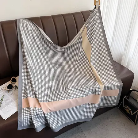 Scarf Shawl – 90 × 90 cm detail
