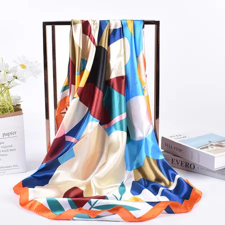 Vintage Scarf Shawl – 90 × 90 cm detail