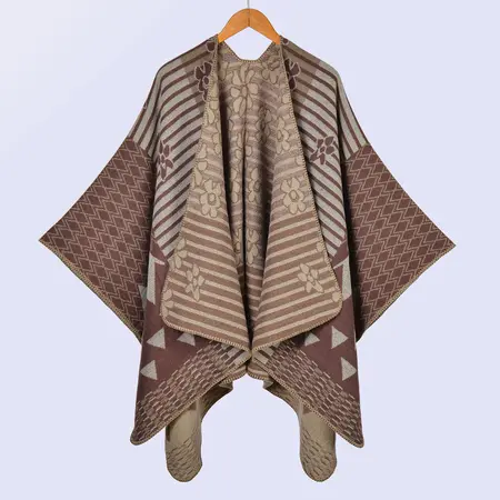 Women's Knit Poncho – 130 × 150 cm detail
